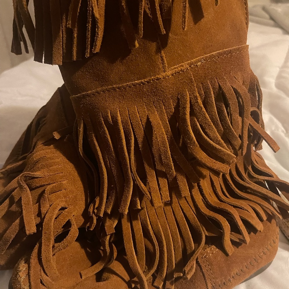 Minnetonka Tan Suede Fringe Moccasins